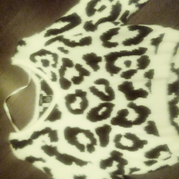 Sweater - Picture 2 of 4